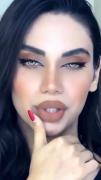 سخته هیچ حسی نداشته باشی ولی بخندی…:)