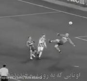 اونجایی که یه روز بهم خندیدند .