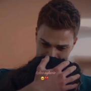 سنگ باخت، تا کاغذ بغلش کنه💞🙈