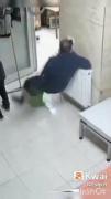إموت ضحک والا احزن عله وضعا یبویییی متت🤣🤣🤣🤣