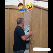 دقیقا من پیش دخترای فامیل مخصوصا افرادی که ازمن بدشون میاد 😂😂😂😂