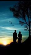 عشق یعنی در میان غصه‌های زندگی یک نفر باشد که آرامت کند..💖🥺