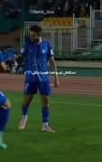 شادی و همدلی بازیکنان استقلال در زمین فوتبال