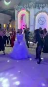 عروس تا پاش پاشنه باشه یکم قرم داشته باشه