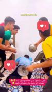 ـــ فقط اونجای که قلیون میدن دستش😂😂💔 ــ