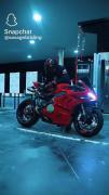 موتور سواری و عشقه باد بزنه لابه لای موهاتت🥂🏍💅