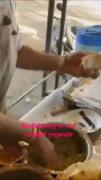 کلیپ خنده دار از زمین خوردن بعد از دیدن ساندویچ خیابانی