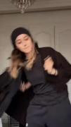 الانم هیچی ندارم جز بی اعصابی😂😂🤦‍♀️😂😂😁🙄