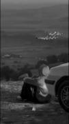 لحظات تنهایی و تأمل در منظره شب کوهستان